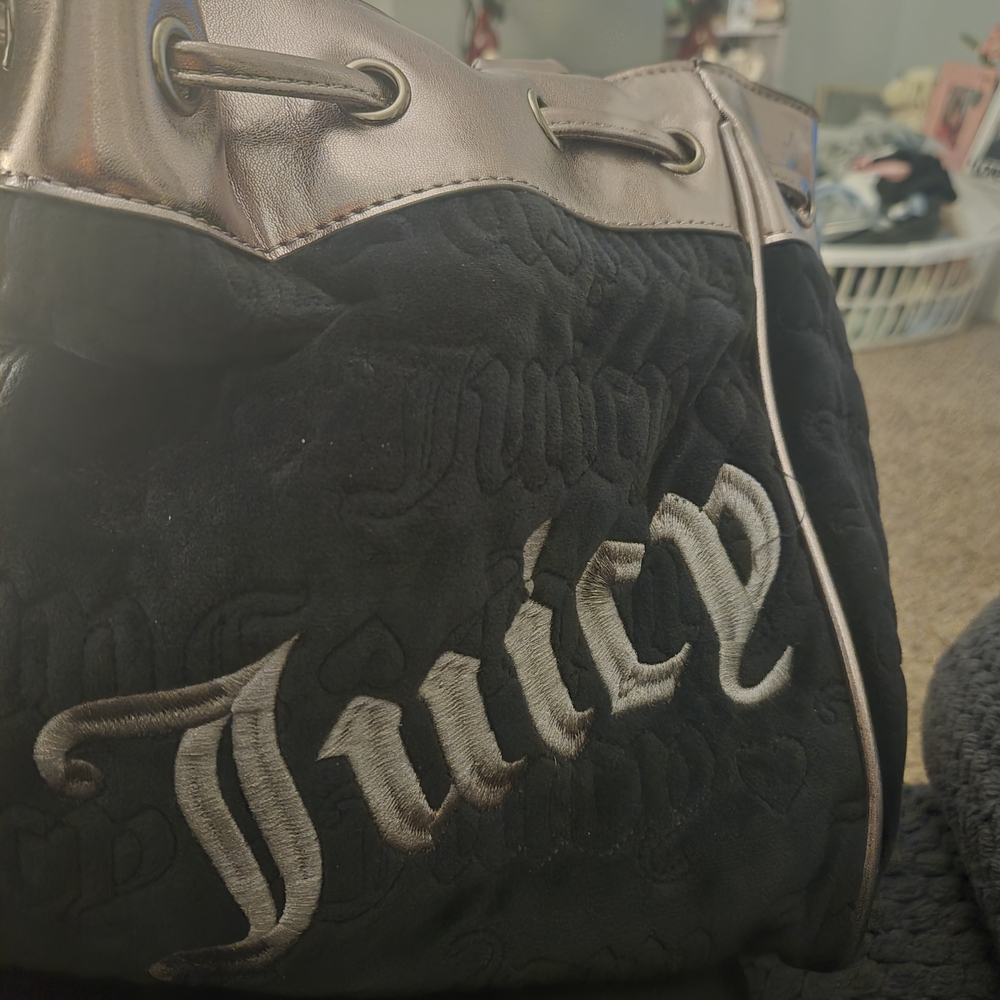 Juicy Couture Black and Silver Shoulder Bag.....NEW CONDITION...$100 O.B.O. ???? - Picture 9 of 9